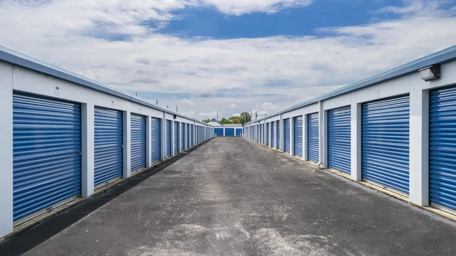 wide aisles exterior units
